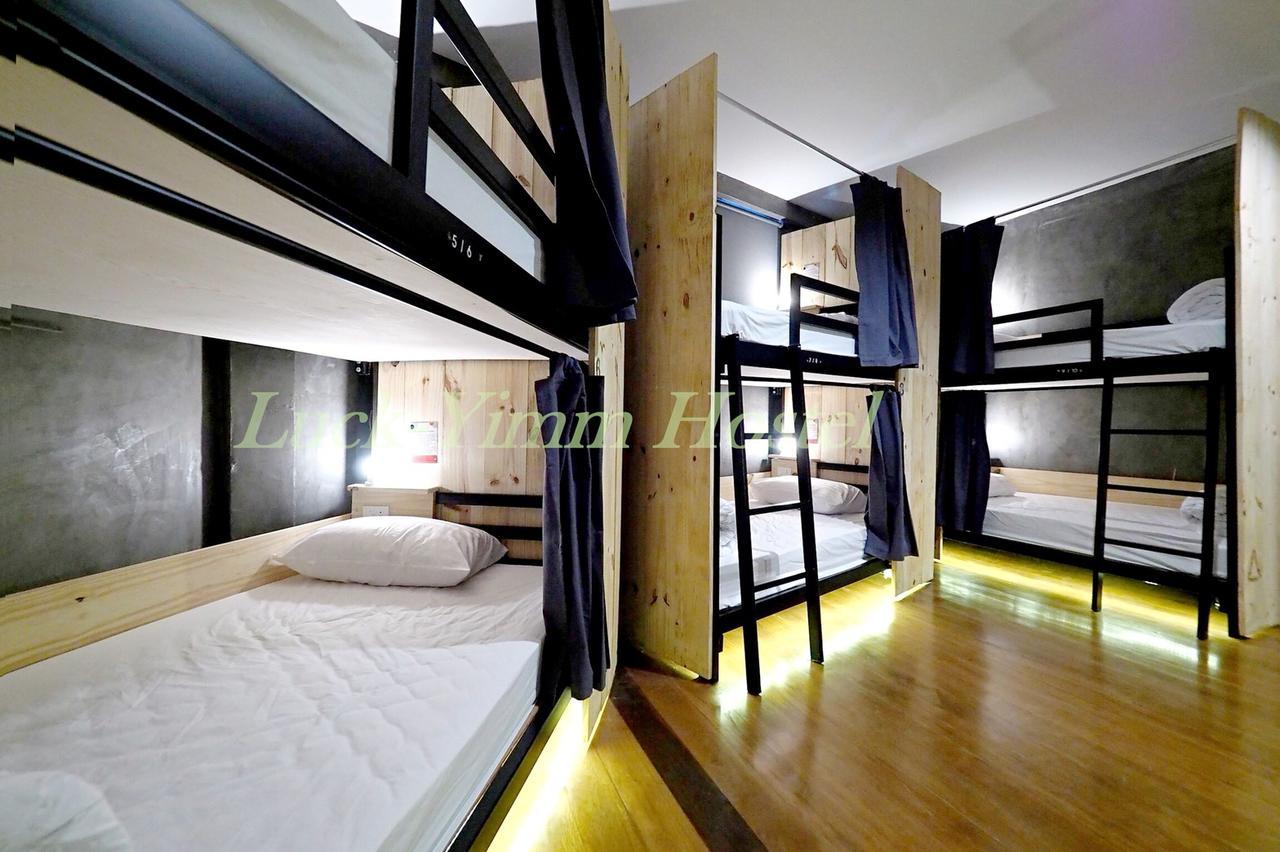 בנגקוק Luck Yimm Hostel (Adults Only) מראה חיצוני תמונה